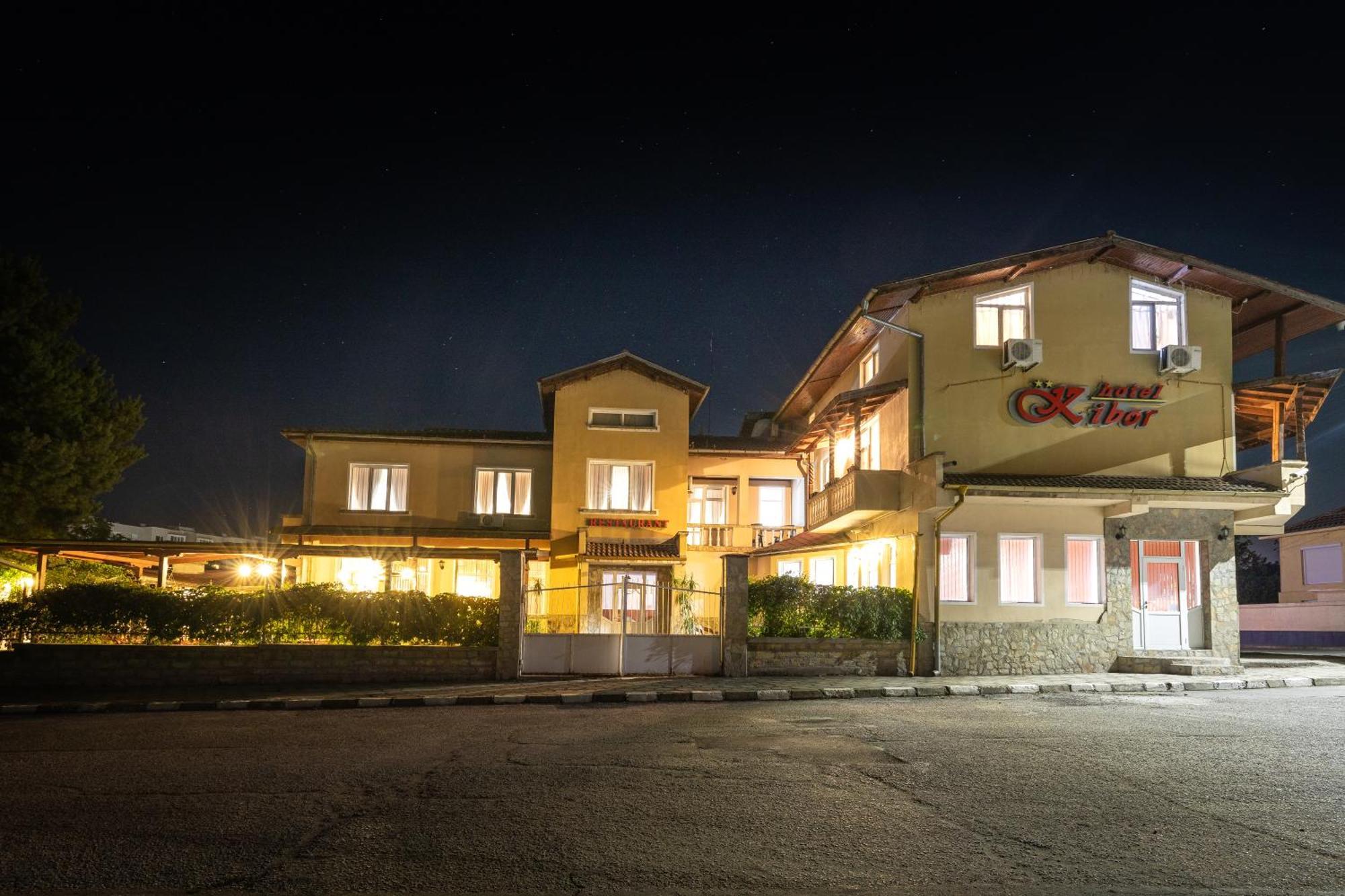 Hotel Kibor Gulubovo  المظهر الخارجي الصورة